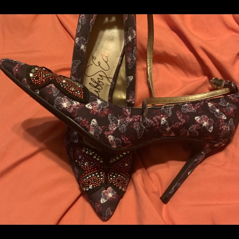 Butterfly print pumps